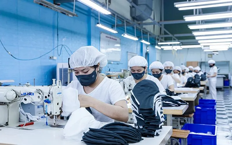 Thygesen Vietnam welcomes Danish students’ visit to textile factory