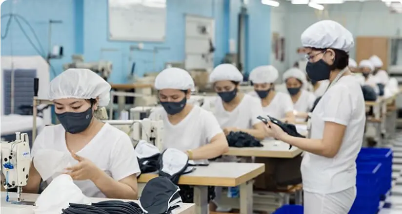 Vietnamese garment companies export masks to the US, EU